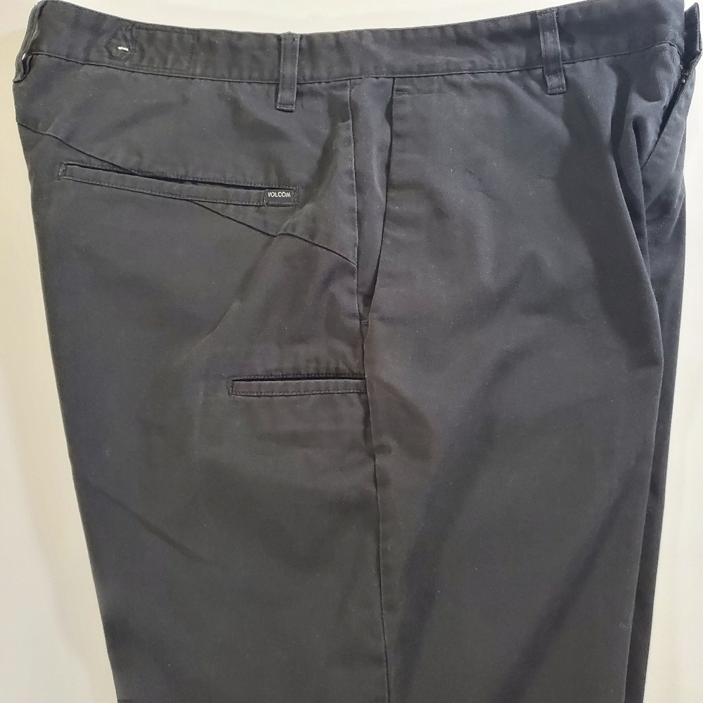 Volcom Shorts - Picture 8 of 12